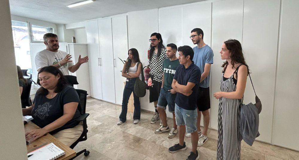 intermedialabor's tweet card. El passat 31 de juliol,  uun grup de joves participants del programa Singulars Tarragona va visitar l’agència Kaipi Marketing, una empresa referent en màrqueting digital amb seu a Tarragona. Aquesta...