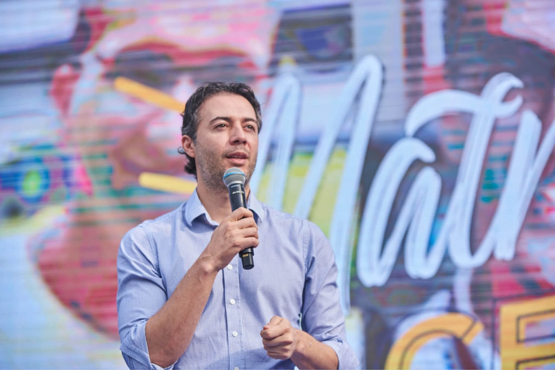 RazonPublica's tweet card. El exalcalde de Medellín sigue decidido a competir por la presidencia, aunque su movimiento no tiene personería jurídica y su salida del Pacto Histórico lo dejó en una zona gris. Su aspiración...