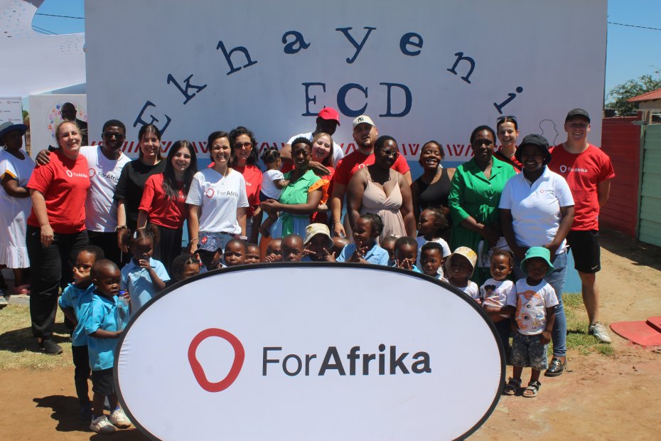 FreeStateWorld1's tweet card. Thandiwe Zenzile from Phase 10 in Bloemfontein was over the moon when she was handed the keys to her newly built creche (ECD). Thandiwe’s ECD (Early Childhood Development) Centre, named Ekhayeni, was...