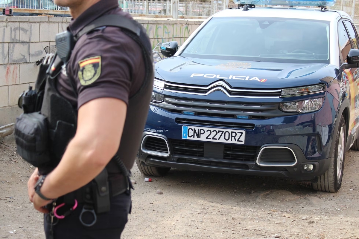 gaceta_es's tweet card. La víctima, que presentaba graves quemaduras y signos de violencia, fue hallada semiinconsciente el viernes por la mañana