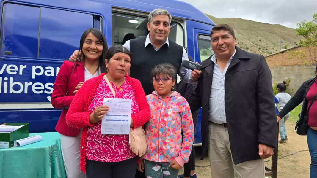 SDCSalta's tweet card. El Ministro de Desarrollo Social Mario Mimessi acompañó a la entrega de 76 anteojos a niños de entre 6 y 12 años de este Municipio en este primer día del operativo que se extiende hasta el 27 de...