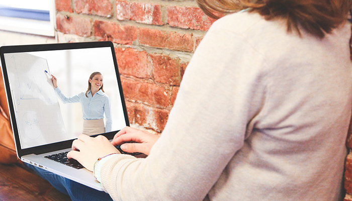 WebcastingEvent's tweet card. Prevent a poor turnout and results from your virtual job fair. Discover what it takes to organize and put on a successful virtual job fair.