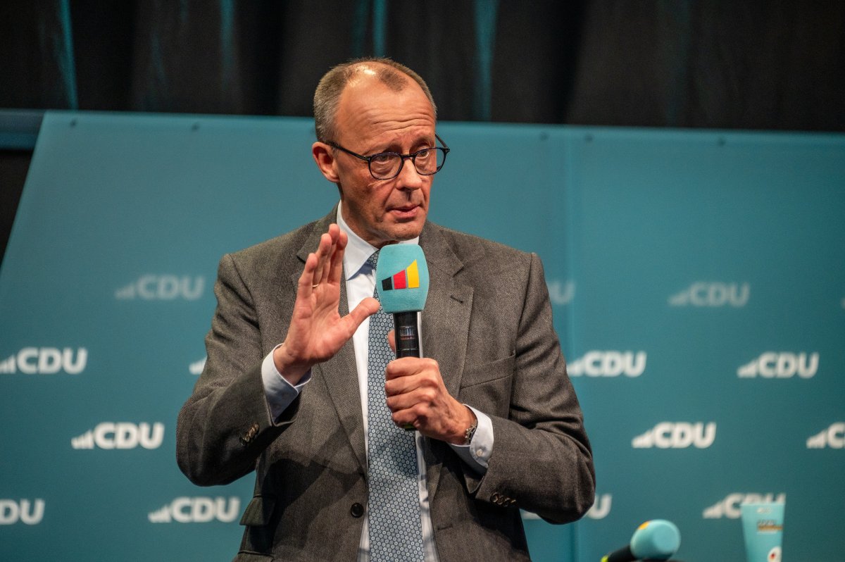 vmuecke_k's tweet card. Die "E-Patientenakte für alle" sorgt für Begehrlichkeiten. Ginge es nach Merz (CDU), kostet Privatsphäre bald extra. Wer Angst um seine Daten hat, muss zahlen.