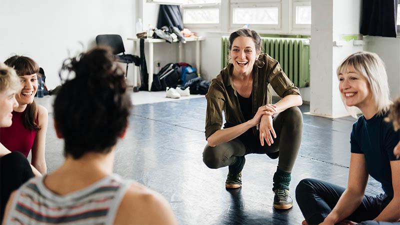 schulportal's tweet card. Die Oberstufe sollte endlich ins 21. Jahrhundert geführt werden, schreiben Anne Sliwka und Marie Lois Roth in ihrem Gastbeitrag für das Schulportal.