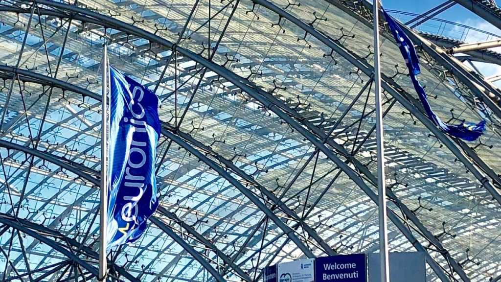 matthiashell's tweet card. Nach Turbulenzen und Umsatzrückgängen bei Expert und EP reichte Euronics schon ein Ergebnis auf Vorjahresniveau, um sich von den Wettbewerbern abzusetzen. Das zeigt, wie gering die Ansprüche bei den...