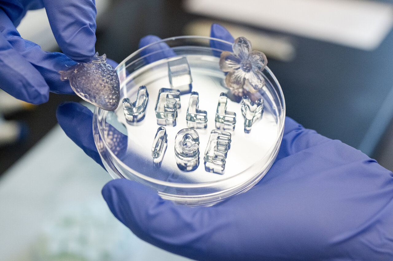 physorg_com's tweet card. No matter whether it's crushed or cubed, ice eventually melts into a puddle—but an alternative called jelly ice doesn't. Researchers Jiahan Zou and Gang Sun developed a one-step process to create the...