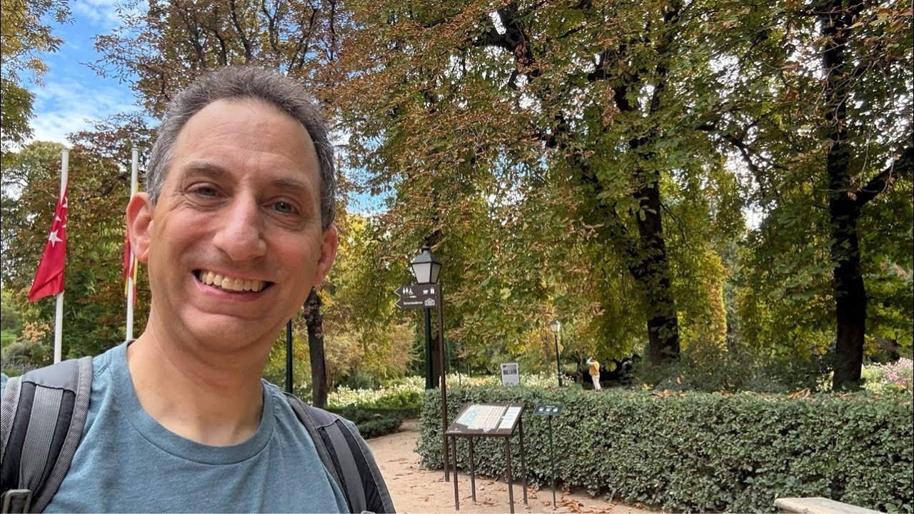 LooknerChannel's tweet card. LIVE at Royal Botanical Garden in Madrid, Spain