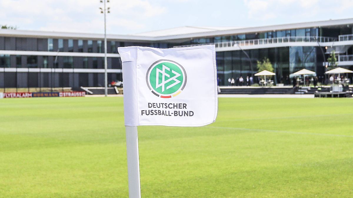 maxklinec's tweet card. Im Zentrum des DFB-Bundestags steht die Wiederwahl von Verbandschef Bernd Neuendorf. Während der neue Präsident der alte bleiben dürfte, präsentiert sich der Deutsche Fußball-Bund in neuem Design.