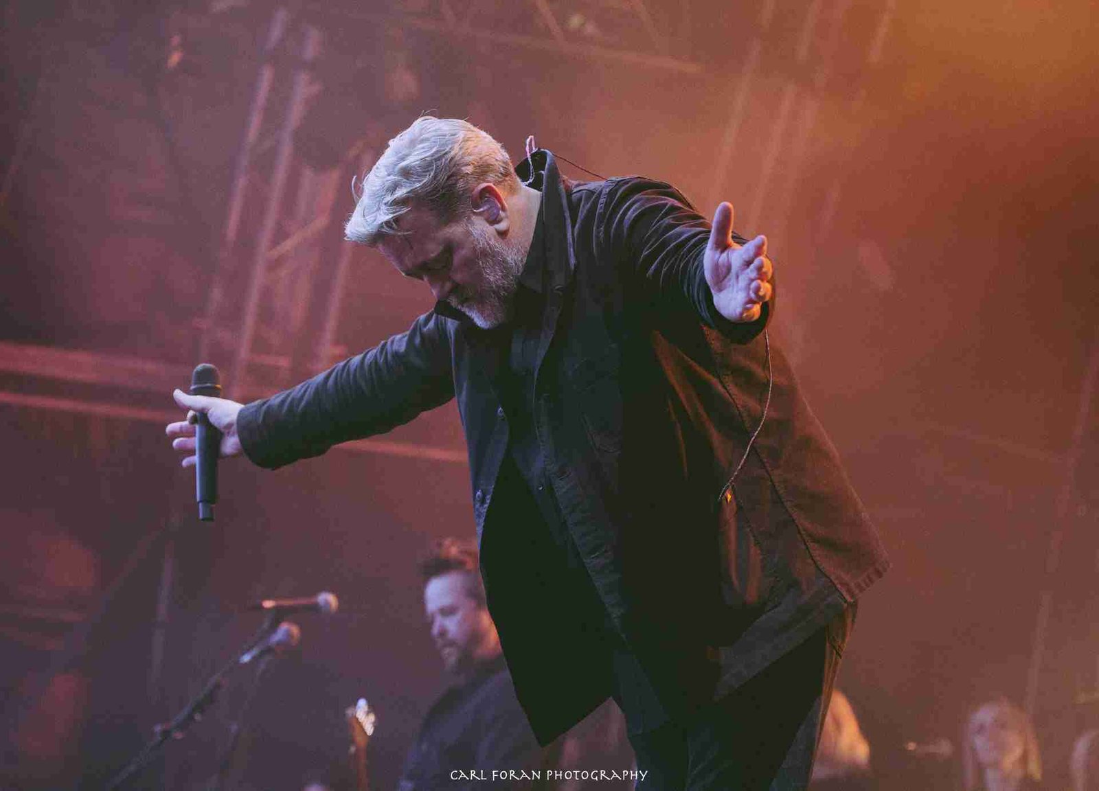 Carltonflow's tweet card. Now and then you come across a band that just resonates with you on multiple levels. Across multiple dimensions almost. It’s like the tones that Elbow create are consistent with the natural vibrati...