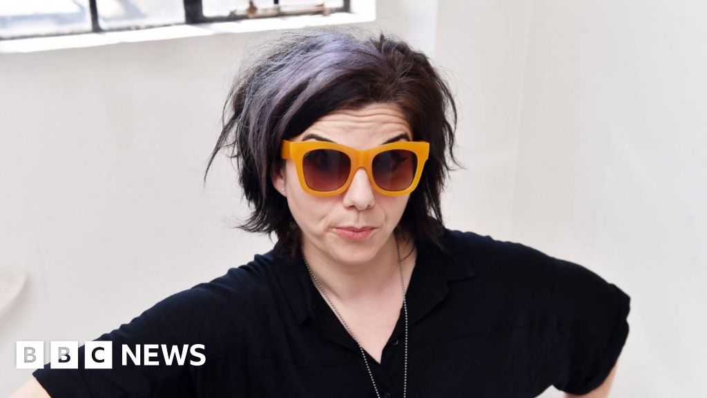 BBCNews's tweet card. The author, from Wolverhampton, calls on Birmingham City Council to protect community libraries.