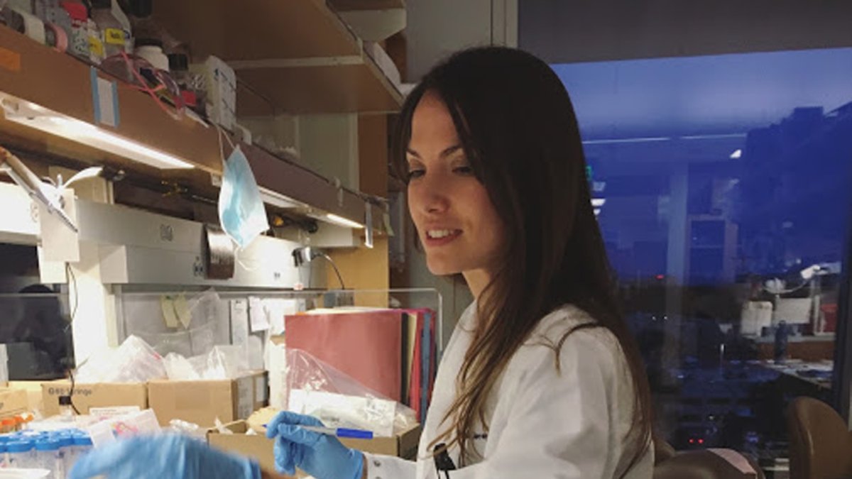 diariodesoria's tweet card. Cristina Llorente protagoniza un nuevo hallazgo que abre la puerta a terapias contra el daño hepático por el alcohol. Ha añadido a la bacteria 'Enterococcus faecalis' el término 'sorialis' en honor a...