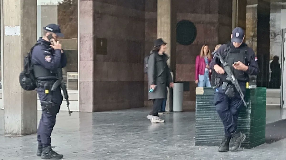 N1info's tweet card. For several days now, staff at the National Library of Serbia have been unsettled by an unusual and heavy police presence inside the building. On Monday morning
