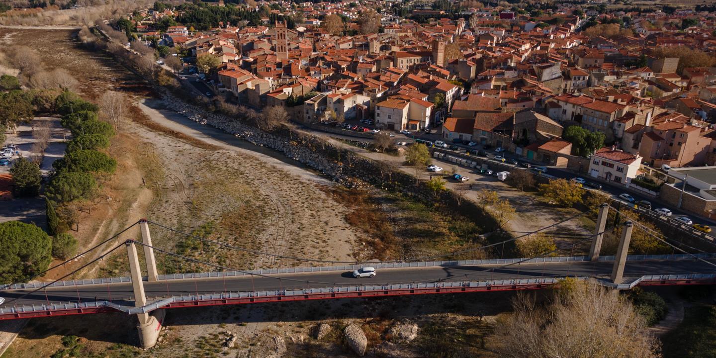 JulFosse's tweet card. ÉDITORIAL. Des consommateurs aux collectivités et producteurs d’eau potable, des industriels aux agriculteurs en passant par les énergéticiens, toute la société commence à éprouver l’ampleur du...