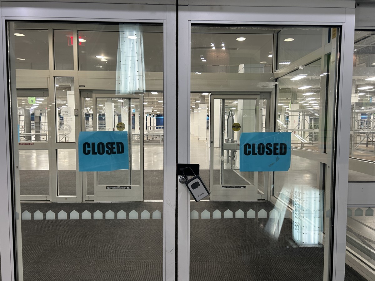 maziebrougher's tweet card. Prominent dApp analytics platform DappRadar shuts down as the crypto market crashes.