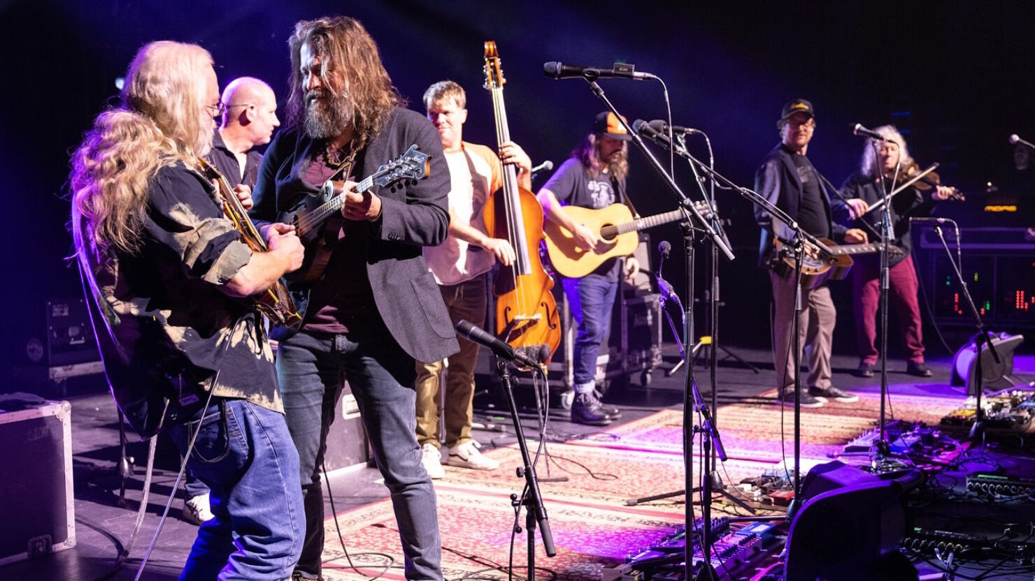 JamBase's tweet card. Greensky Bluegrass and Railroad Earth swapped sit-ins at the Fox Theater in Oakland on Saturday as part of a show that saw Holly Bowling show off her keytar skills.