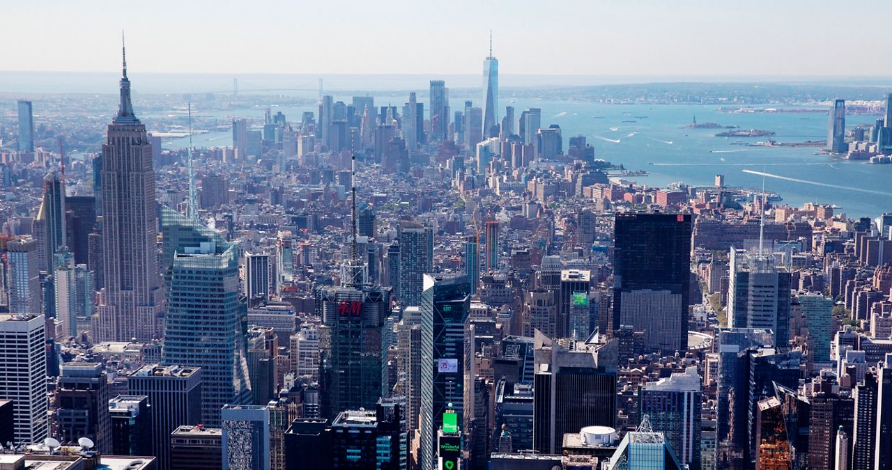 ImplodeOMeter's tweet card. If 5 percent of apartments are vacant, rent regulations end.