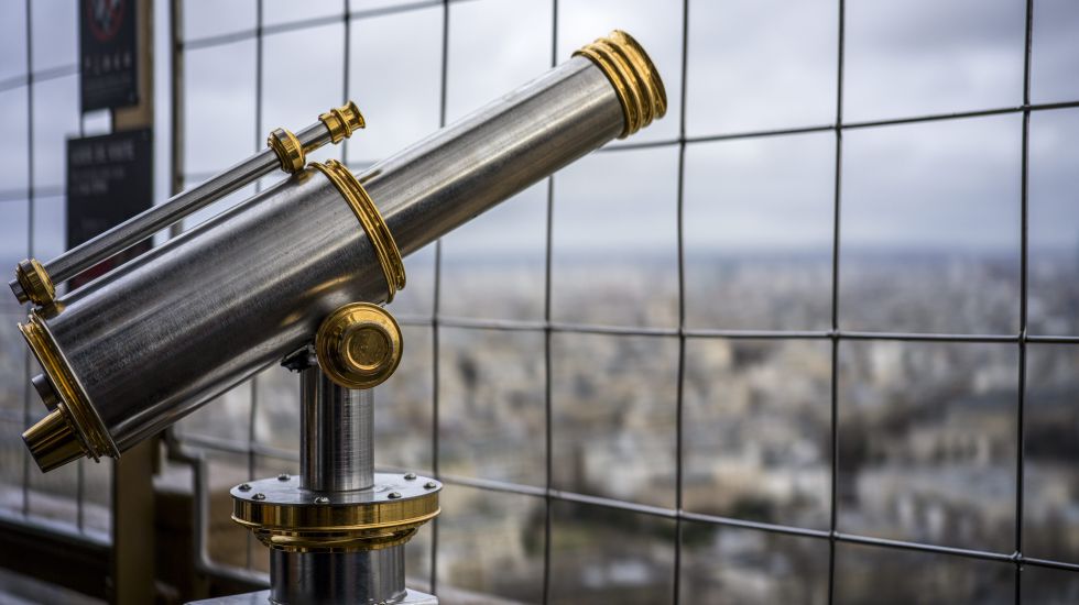 Uns_Uwe_'s tweet card. Am Samstag tritt der Digital Services Act in Kraft. Er wird dafür sorgen, dass betreutes Denken um sich greift. Das ist nicht das einzige verfassungsrechtliche Bedenken gegen die EU-Verordnung und...