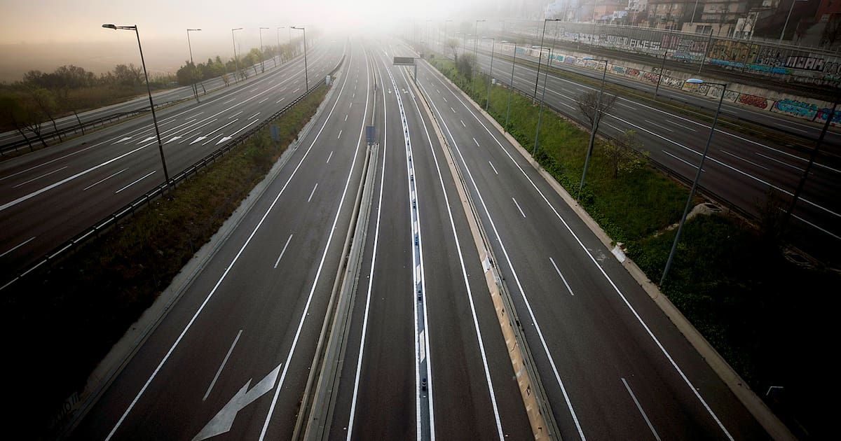 pascalqueslin's tweet card. La mort est devenue tangible, l’humanité éteint ses lumières. L’écrivain israélien sonde nos consciences face à l’épidémie. La briéveté de la vie et sa fragilité inciteront-elles des hommes et...