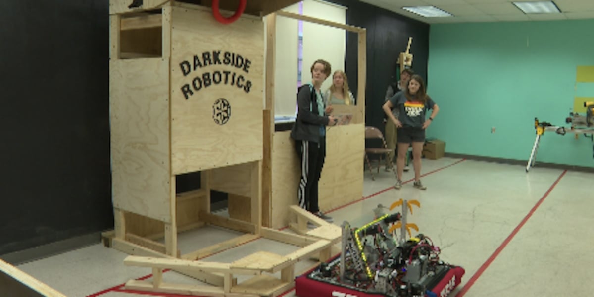 DarkSideRobots's tweet card. Their main focus is building robots for competitions to fulfill different and learn teamwork.