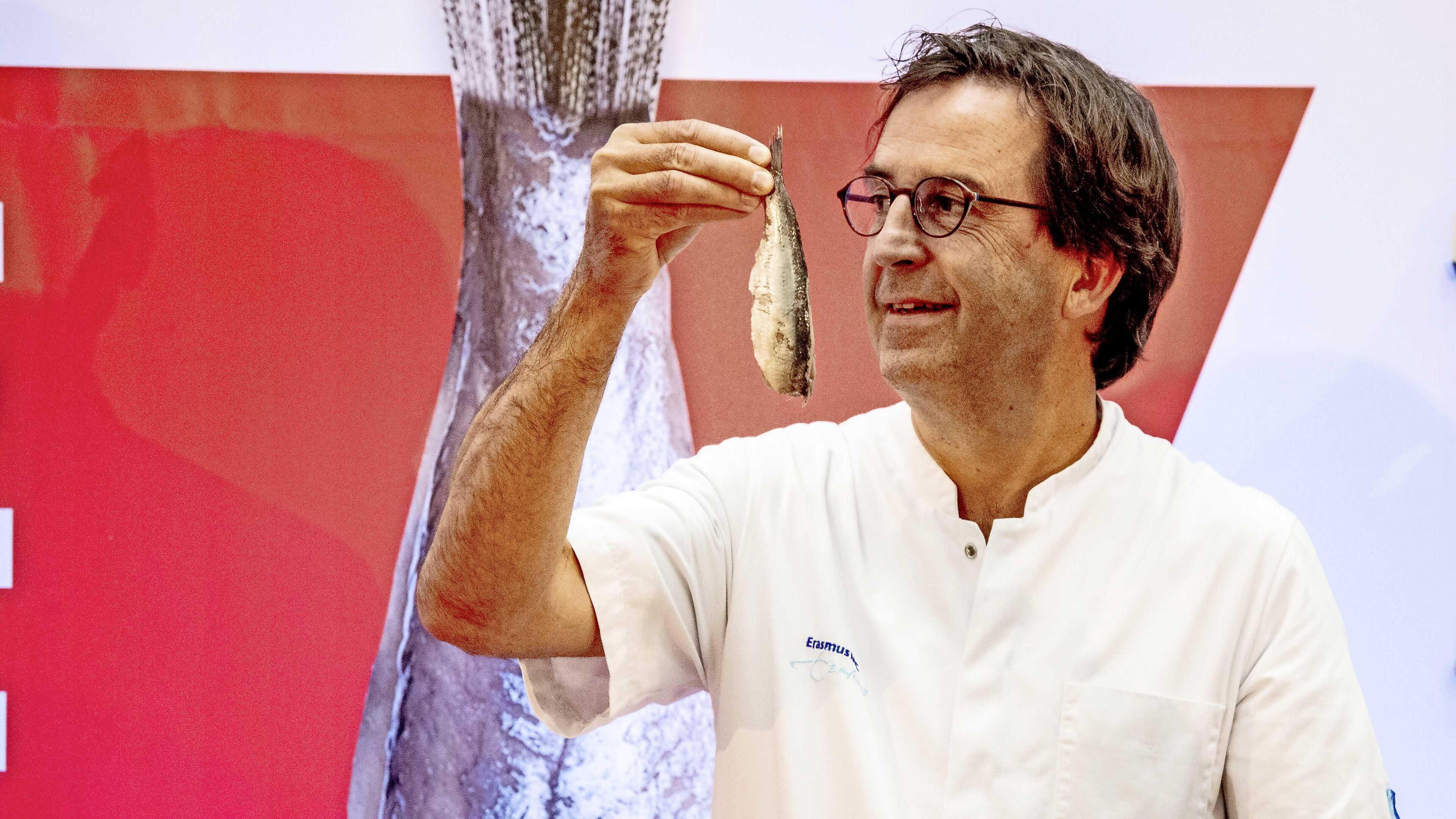 mauricedehond's tweet card. Diederik Gommers is op vakantie in Zeeland en de arts en intensive care-baas signaleert een weinig secure naleving van de coronaregels bij Duitse toeristen. Nederlanders doen het beter, zegt Gommers...