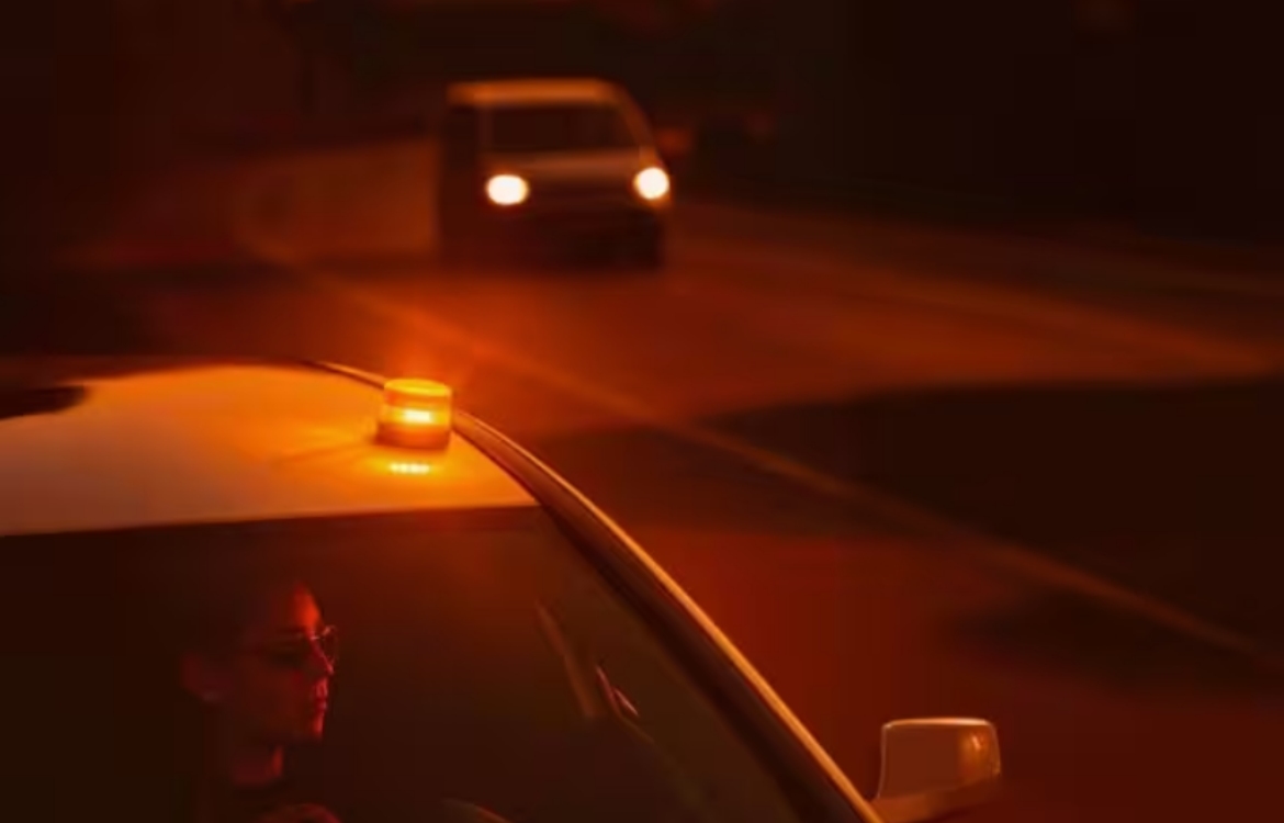 101tvMalaga's tweet card. El precio de las balizas V-16 homologadas con geolocalización varía entre 25 y 60 euros, dependiendo del modelo