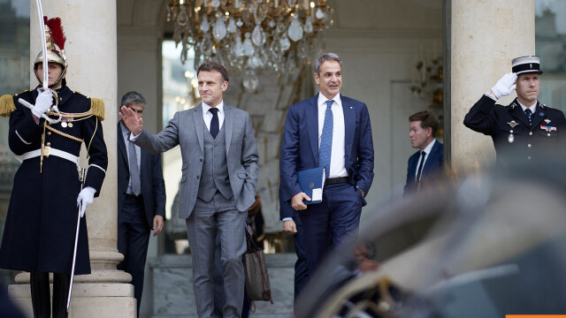 protothema's tweet card. Η κίνηση θεωρείται εντυπωσιακή και ενισχύει την αξιοπιστία της Αθήνας, αναφέρει η γαλλική εφημερίδα 