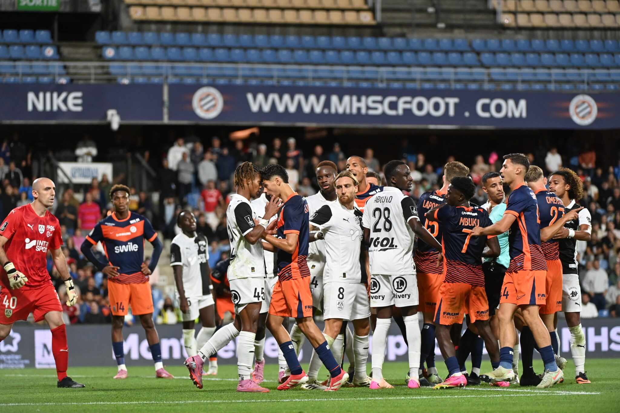 AllezPaillade's tweet card. Aux commentaires d'Ici Hérault, le journaliste Adrien Beria commentait la rencontre entre les Pailladins de Zoumana Camara et le club d'Amiens. Admiratif de l'entrée en jeu de Téji Savanier, il...