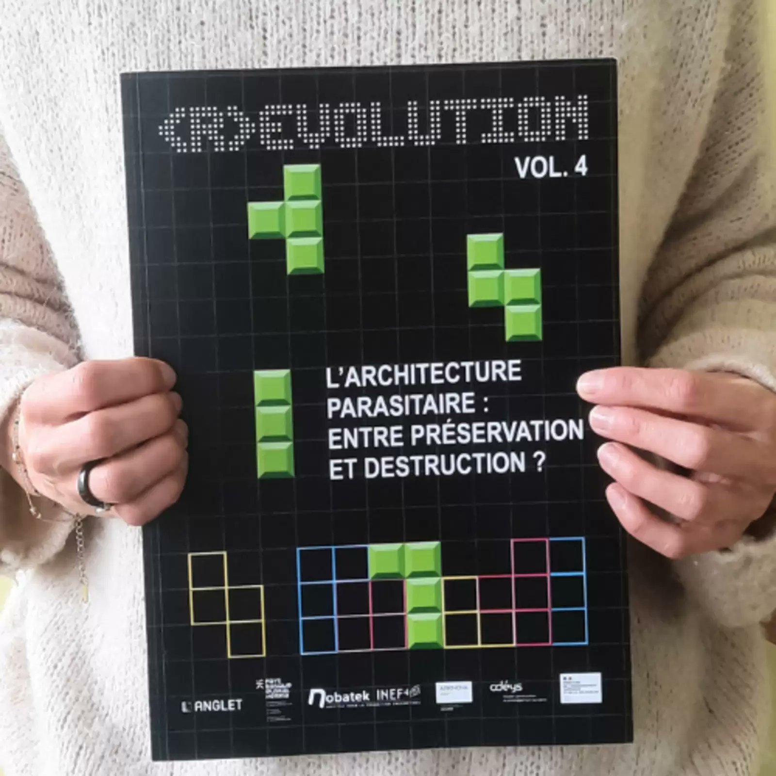 RevTechConf's tweet card. L'architecture parasitaire, entre préservation et destruction ? Retrouvez le livre blanc publié suite à l'événement R-EVOLUTION en 2023. Découvrez les défis des greffes architecturales (...)