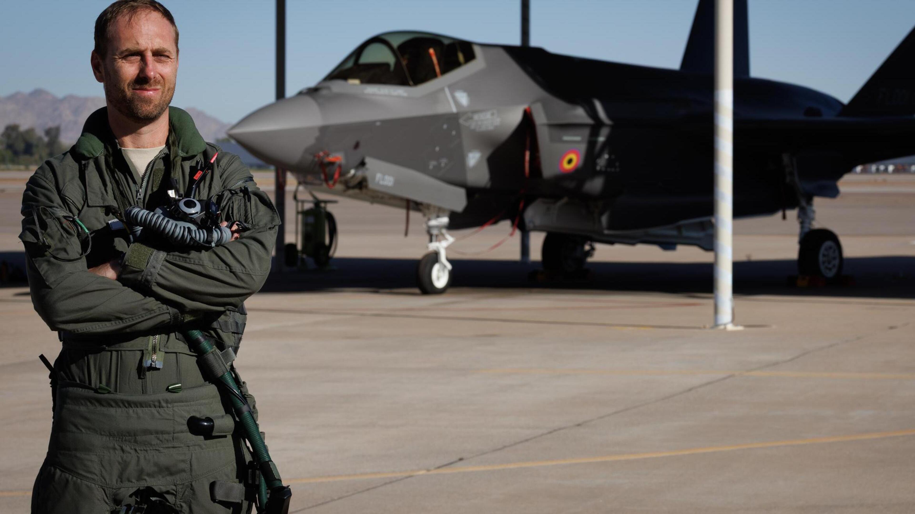 fskuipers's tweet card. Het Belgische leger is klaar om de F-35, ’s werelds meest geavanceerde gevechtsvliegtuig, in dienst te nemen. De eerste twee Belgische luchtmachtpiloten zijn opgeleid, acht beëindigen boven de...