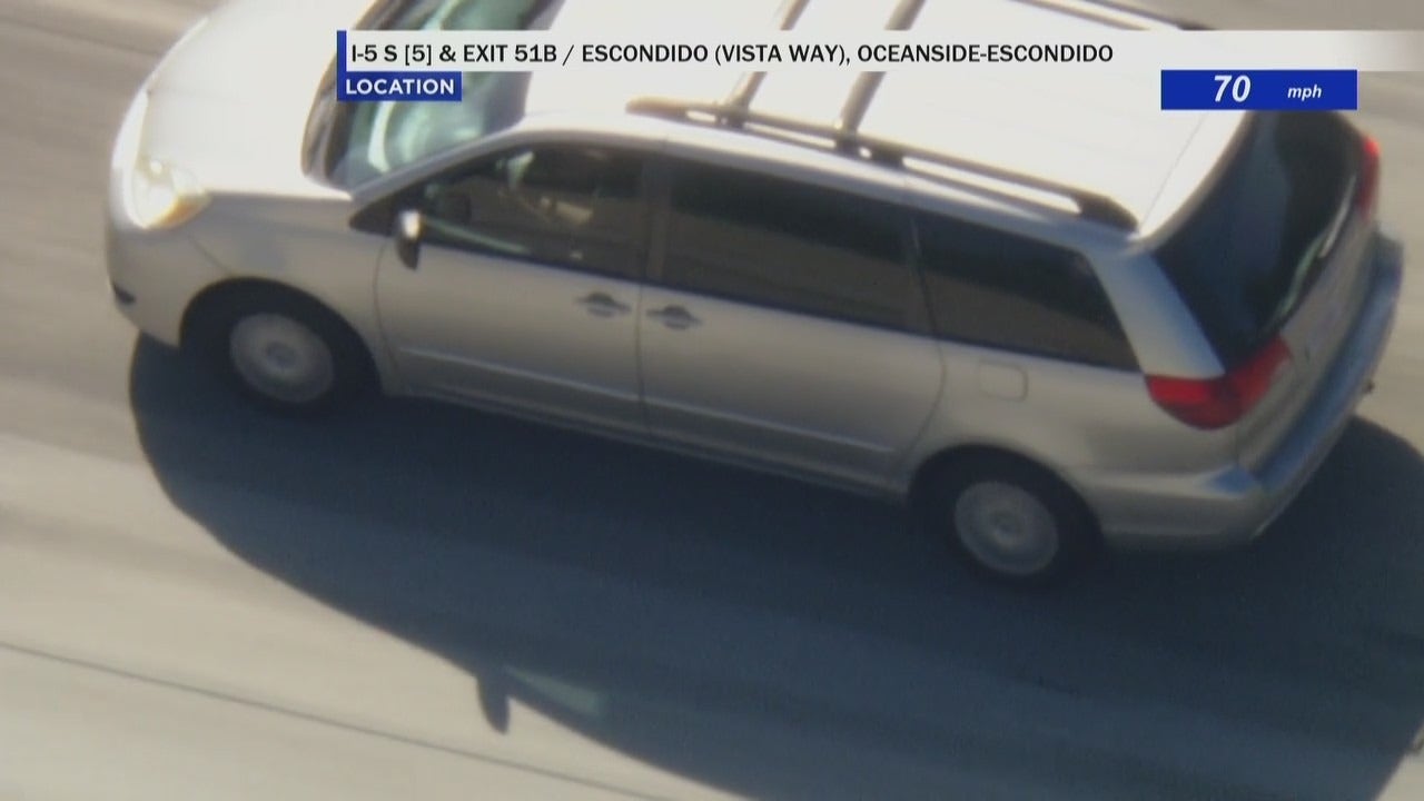 FOXLA's tweet card. The pursuit began in Ventura County around 10:55 a.m. and continued across the 118, 405, and 5 freeways, with the minivan exceeding 80 mph.