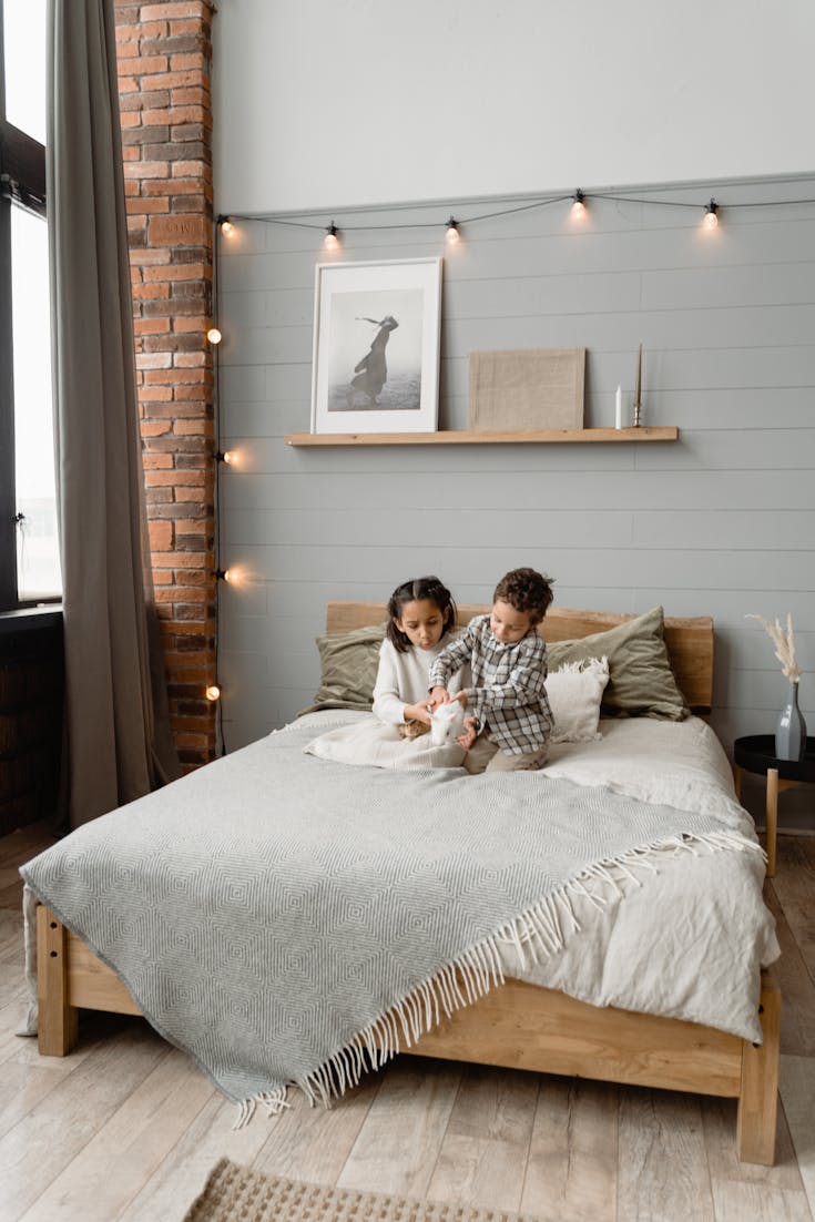 SimplifyingFam's tweet card. Want to raise confident, capable kids without adding more to your plate? These 7 simple ways to build life skills for kids into everyday routines make it easy.