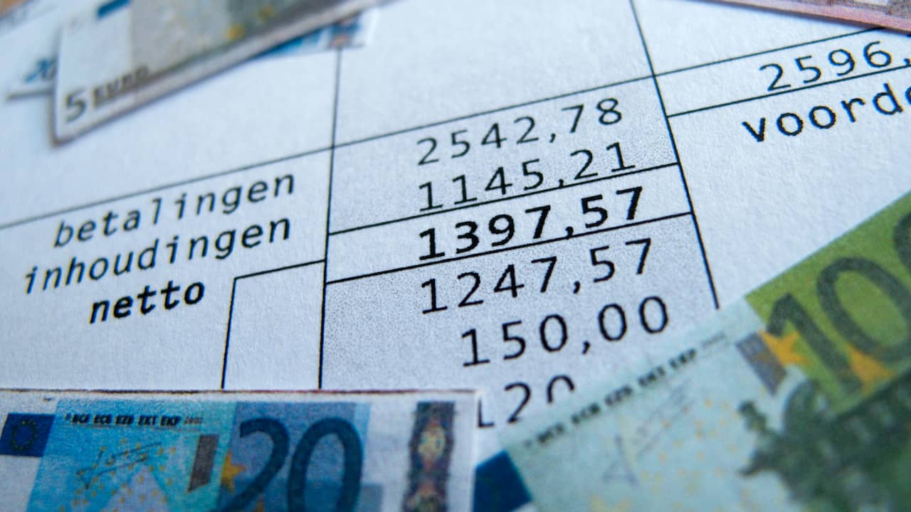 maarten_verdoes's tweet card.  De kosten voor arbeid lagen in de eurozone vorig kwartaal gemiddeld 1,1 procent hoger dan een jaar eerder.