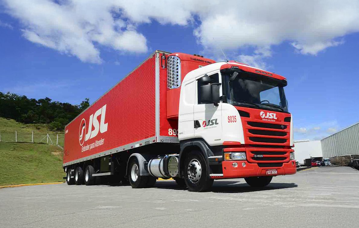 BRstockguide_'s tweet card. Brazil’s top logistics group splits operations into Dedicated Services, Intralog, and Digital divisions as CFO Guilherme Sampaio takes over from CEO Ramon Alcaraz.