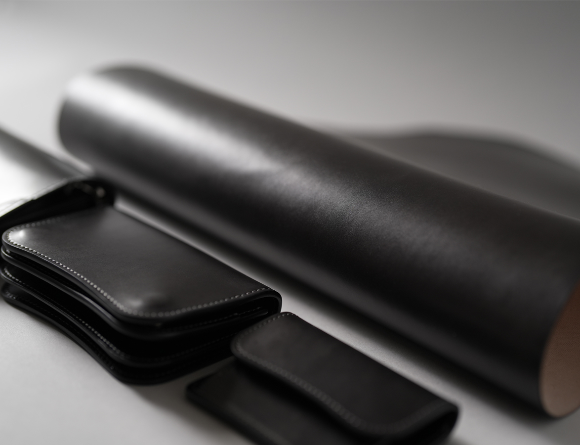 wildswanscou's tweet card. WILDSWANSが国内のタンナーに依頼して特別に製作された、オリジナルのコードバンを使用したアイテムが入荷して参りました。構想から完成までに３年を要し、WILDSWANS25周年の年にようやく皆様にお披露目できること