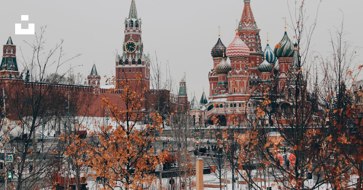 tjikkeditjek's tweet card. Finally froze while looking for this shot, but it was worth it. – Download this photo by Michael Parulava on Unsplash