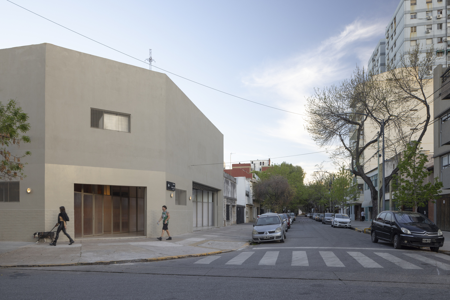 itsmerh85's tweet card. The simple #architecture of this building does help it to stand out. #architecturaldesign