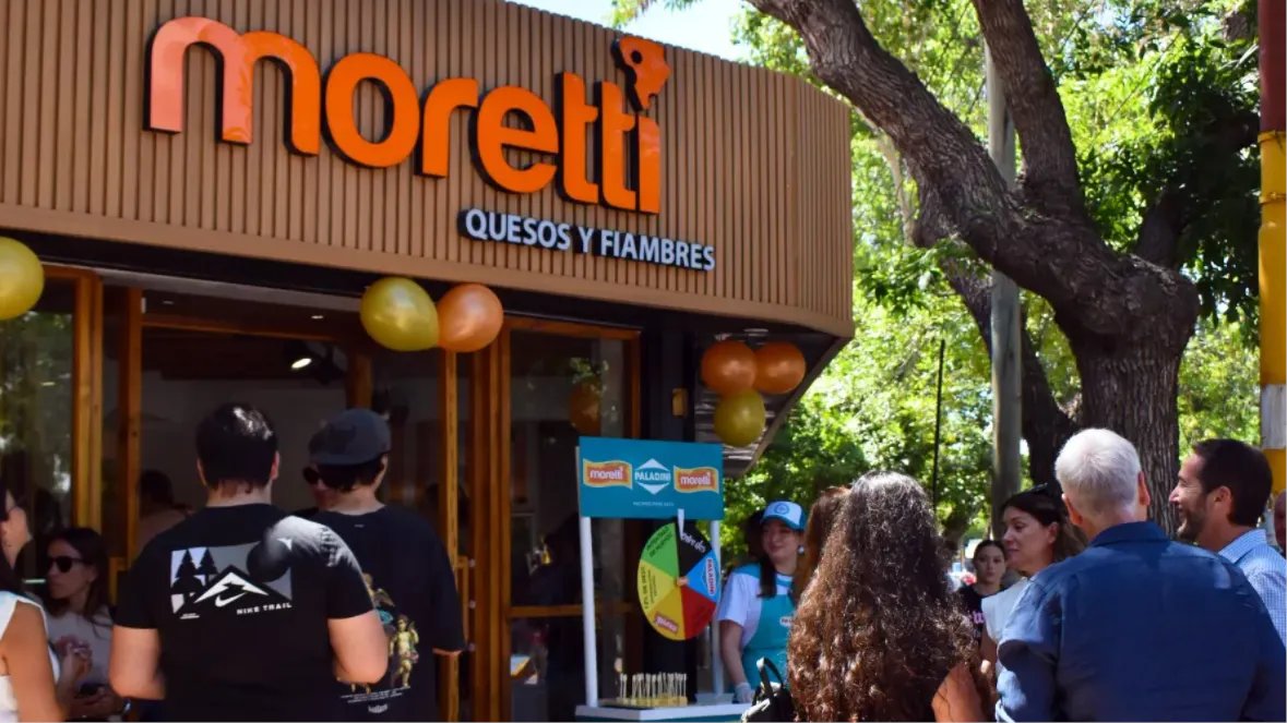 CuyoNoticias's tweet card. La firma mendocina inauguró una nueva sucursal en Luján de Cuyo y confirmó un plan de expansión que prevé más aperturas antes de fin de año.