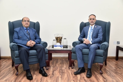 Alwatan_Live's tweet card. وليد صبري دور محوري لولي العهد رئيس الوزراء بالإشراف على خطط تطوير وتمكين البحرينيين ربط الأطباء بفرص التوظيف وتنظيم معارض توظيف ودورات تدريبية برامج لتدريب الأطباء المقيمين والامتياز داخل...