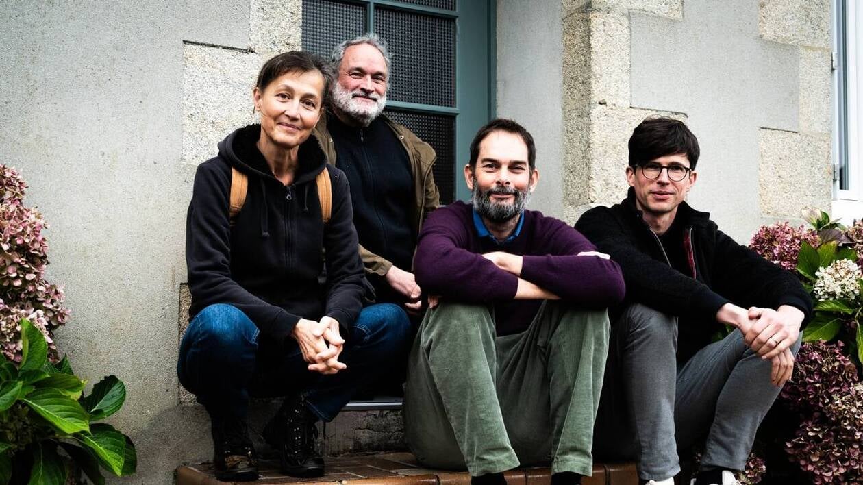 david_perreau's tweet card. Laurent Fiévet, artiste et collectionneur d’art, a créé avec son compagnon, Ludovic Kerfendal, le fonds d’art contemporain Kervahut. C’est le nom du lieudit à Plonéour-Lanvern (Finistère) et de ce...