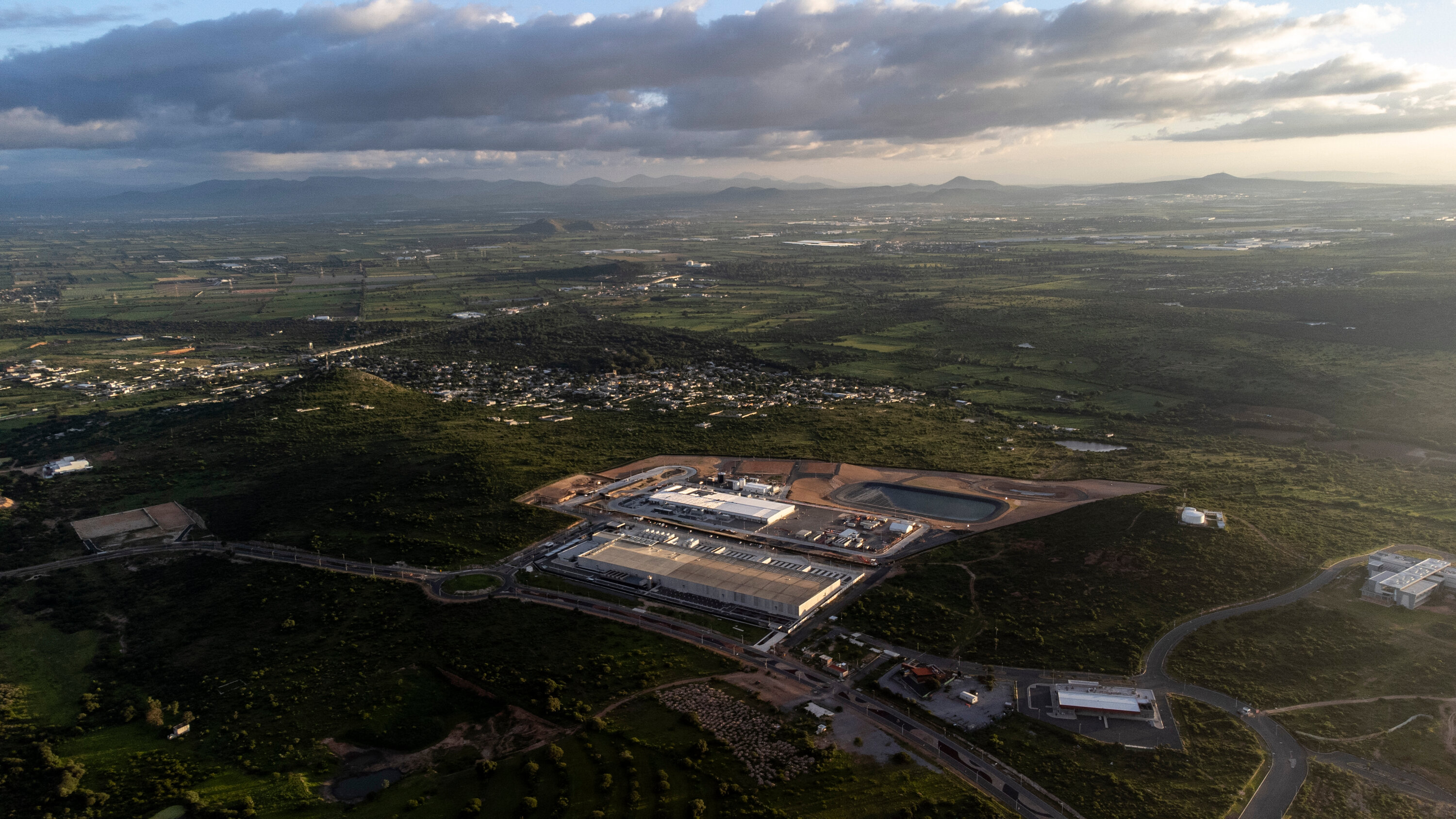 SevenXtrem68's tweet card. As tech companies build data centers worldwide to advance artificial intelligence, vulnerable communities have been hit by blackouts and water shortages.