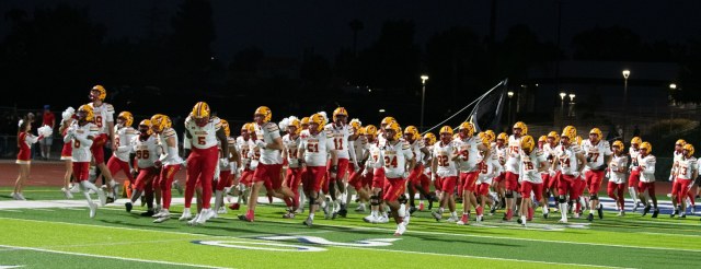 ocvarsityguy's tweet card. Amaziah Siale from Kapa’a of Hawaii and Hansen Makaafi from Bishop Montgomery played against Edison on Friday, Oct. 24.