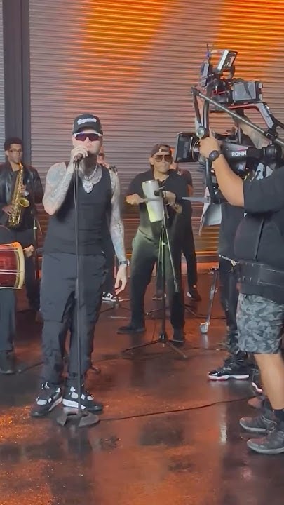 FreeMyself2023's tweet card. Farruko x makaco así se grabó el video de abatido de tras de cámara...