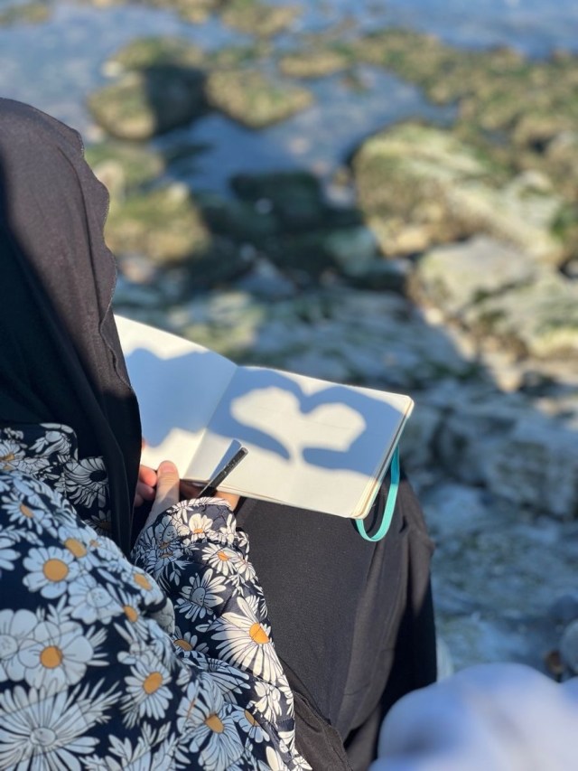 Amrinfatema110's tweet card. After a lot of thinking and reflecting, I realized something very important. People don’t really betray you. The truth is—we end up betraying ourselves. How? By trusting someone too much. By puttin…