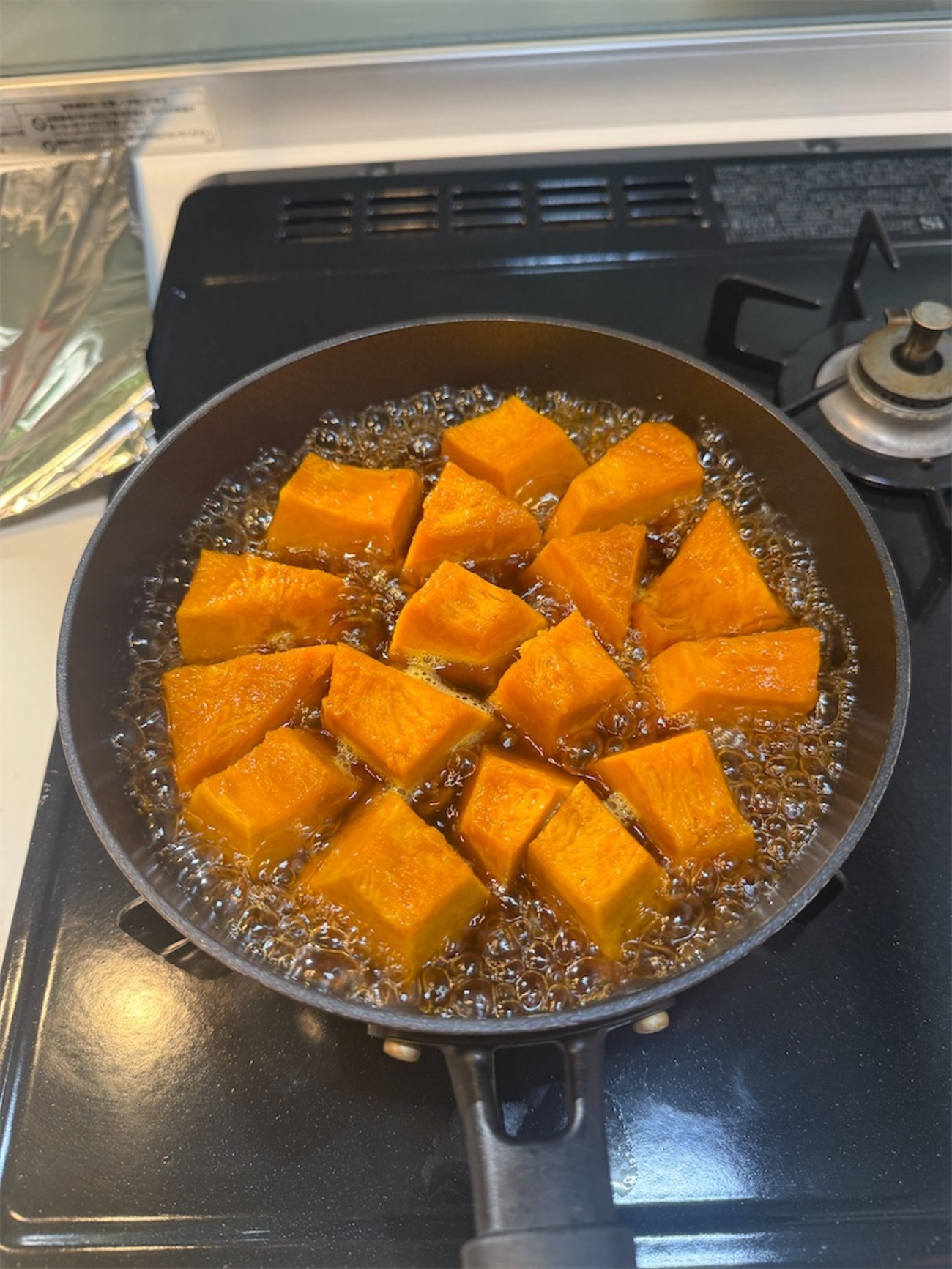 olymposgo's tweet card. きのう書いたサプリのブログと似たようなことだが、このところ「固定概念」とも言える「習慣」が、ガラリとくつがえることが多い。 今朝、「ハッ」としたのはカボチャの煮物を作っているとき。 これは本当に「私がバカだから」で済まされる話かもしれないのだが、今朝、調理器具を変えたのだ。