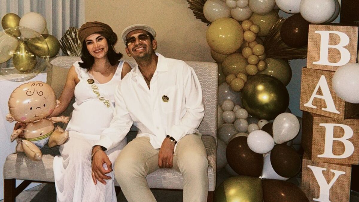 Noticias1activa's tweet card. Capi Pérez celebró el primer año de su hijo Vicente con una lujosa fiesta temática de perezosos en la Ciudad de México, rodeado de amigos y familiares.