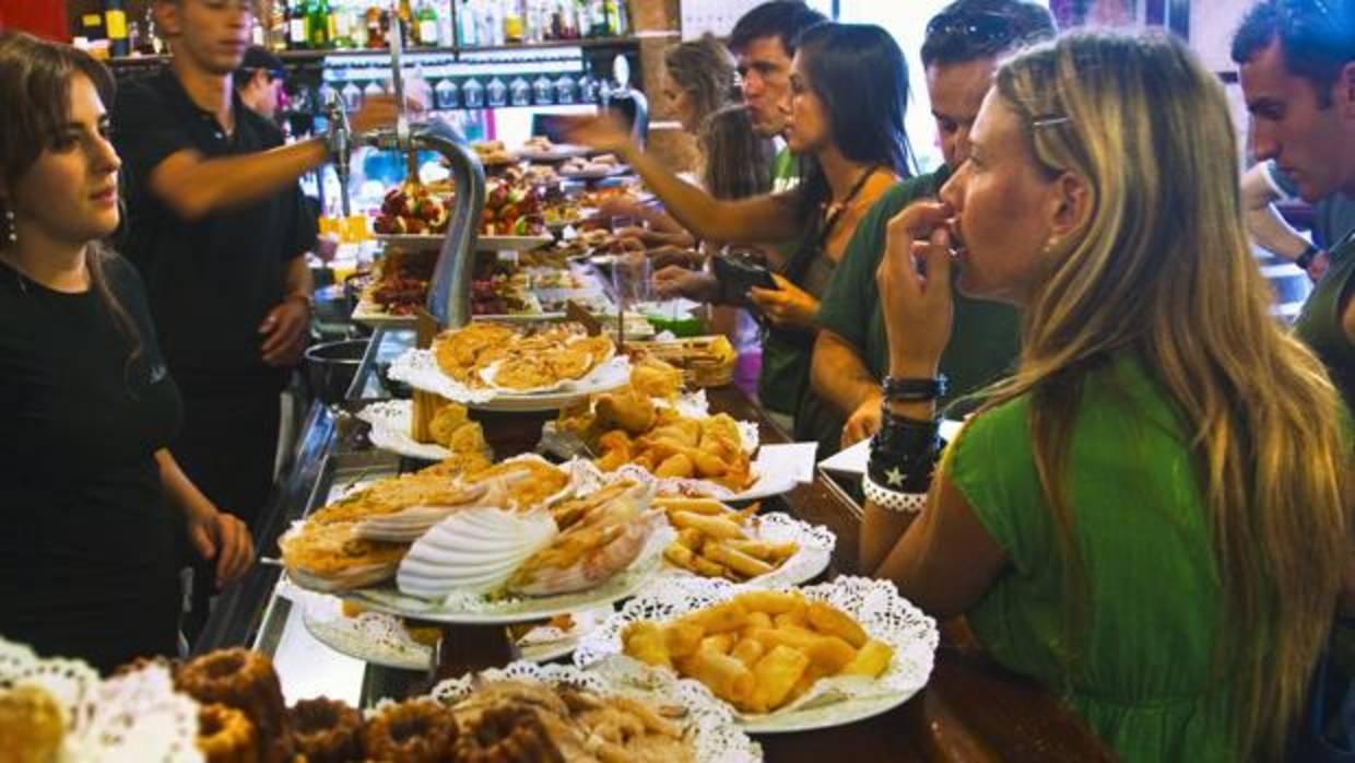 idemingo's tweet card. Una empresa británica ha seleccionado los 100 destinos donde mejor se come del planeta y en el «top ten» hay tres españoles