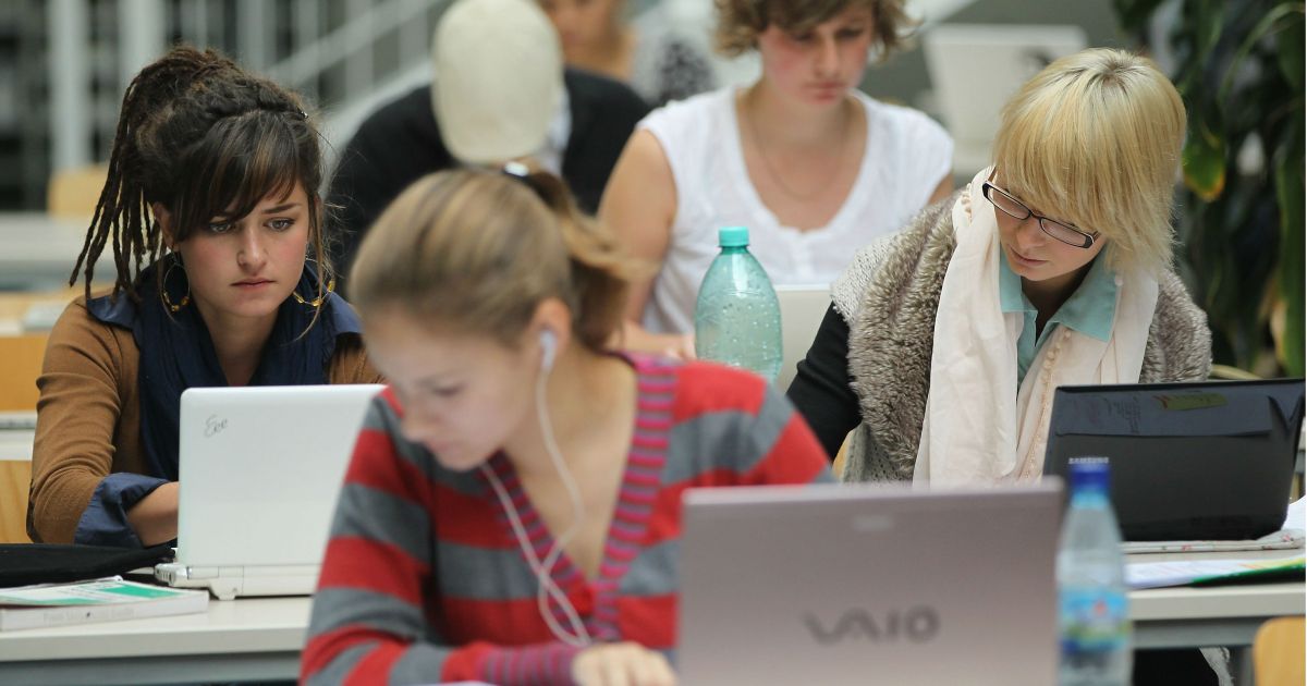 caspyapp's tweet card. Artificial Intelligence (AI) is transforming many human activities ranging from daily chores to highly sophisticated tasks. But unlike many other industries, the higher education sector has yet to be...