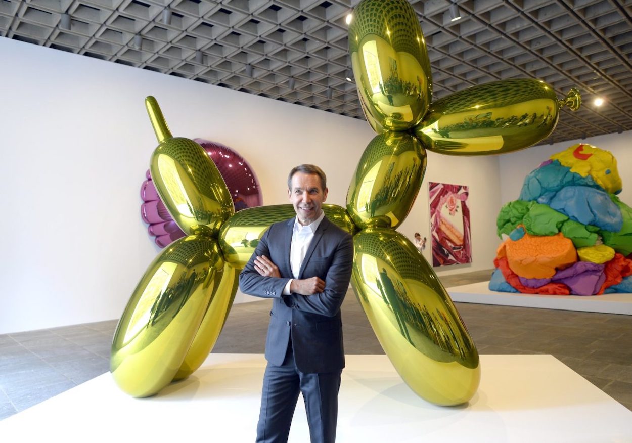 SurfaceMag's tweet card. The global mega-artist Jeff Koons moves exclusively to Pace Gallery after years at David Zwirner and Gagosian, and other news.
