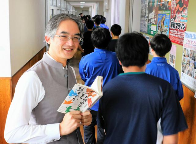 ayaikegame's tweet card. 　高校野球で今夏初めて甲子園に出場した豊橋中央高校（愛知県豊橋市）。校長の高倉嘉男さん（46）にはもう一つの顔がある。インド映画の研究家だ。10月に初の単著『インド映画はなぜ踊るのか』（作品社、税別