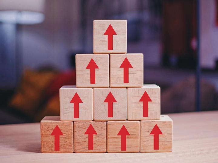 CoinDesk's tweet card. Tokens issued on Bitcoin ran to a cumulative market capitalization of as much as $1.5 billion earlier this week before sharply correcting.